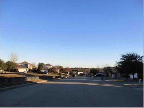 Exterior Neighborhood (street photo)