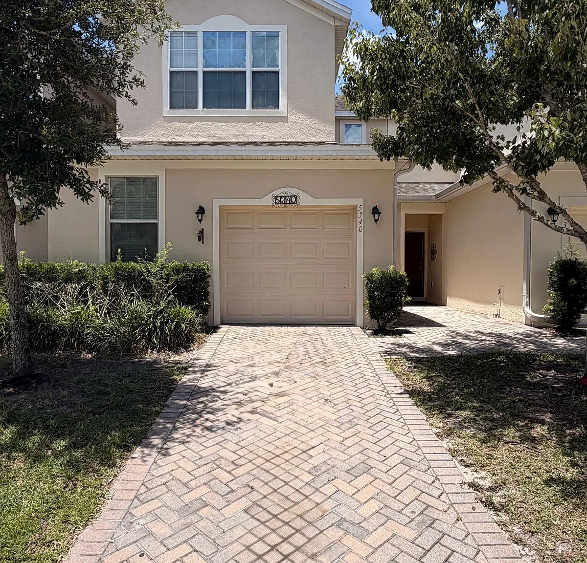3 bed, 2.5 bath, 1751 sqft, $2,400 — Photo 1