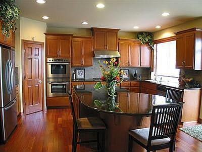 Gourmet kitchen with SS appliances and granite buffet