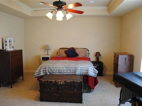 3rd image of 104 Parkway Oaks Dr