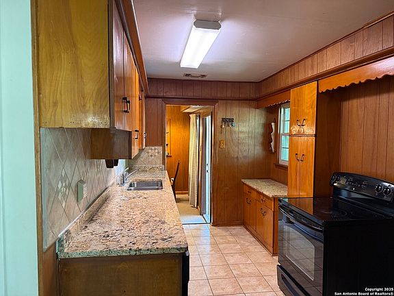 5th image of 1806 Viewridge Dr