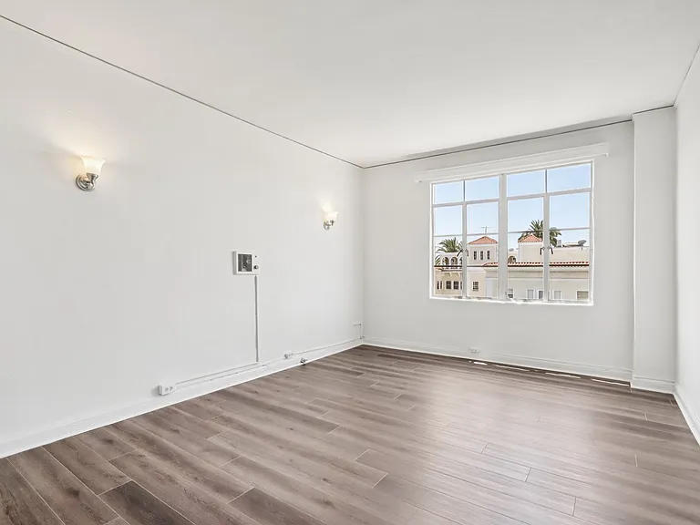 Linda Vista Apartments — Photo 20