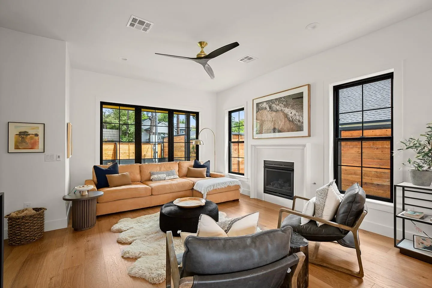 4 bed, 5.0 bath, 3027 sqft, $14,000 — Photo 3