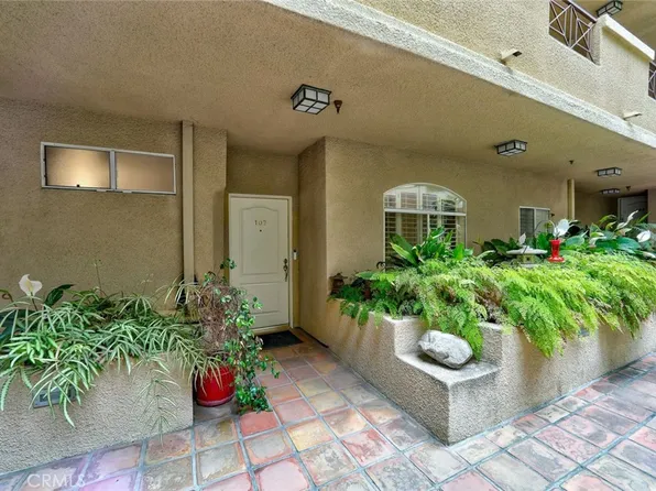 12060 Hoffman St Unit 107, Studio City, CA 91604
