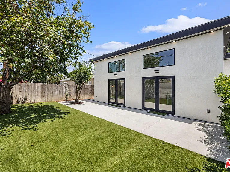 7933 Zelzah Ave — Photo 24