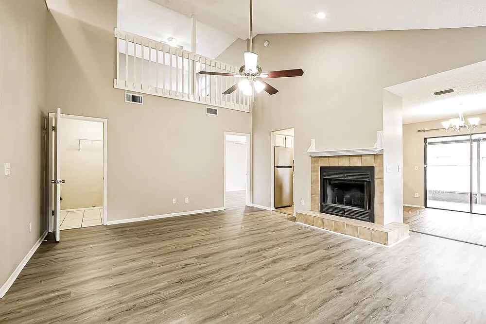 3 bed, 2.5 bath, 1640 sqft, $2,430 — Photo 4