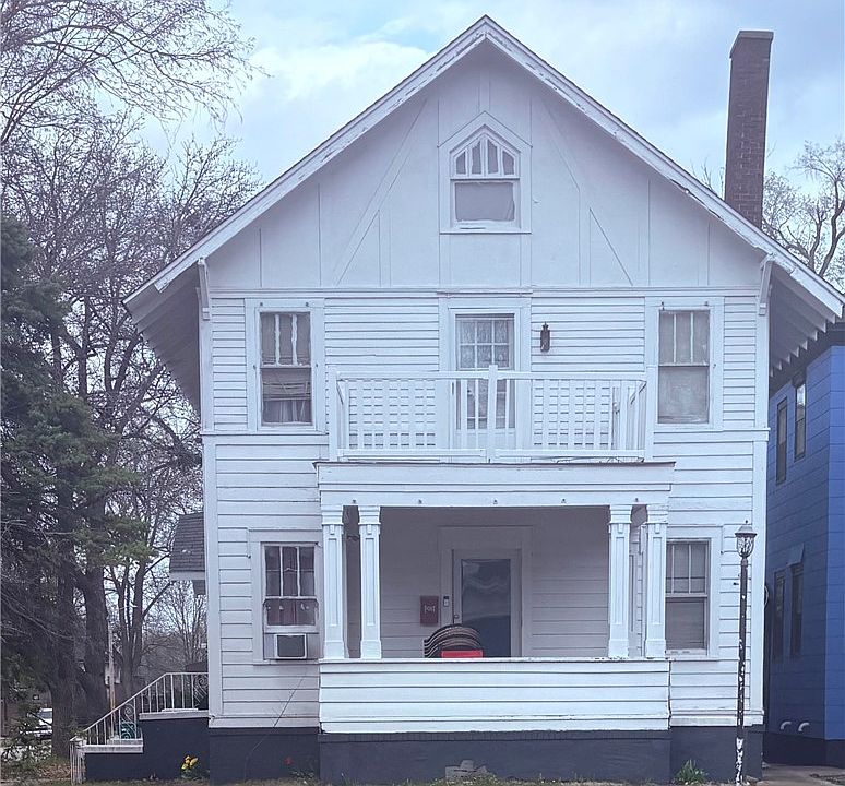 1st image of 748 W Main St