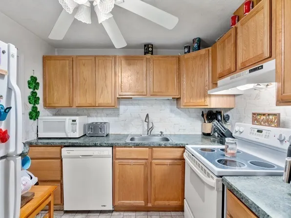 6 Tara Dr Unit 9, Weymouth, MA 02188