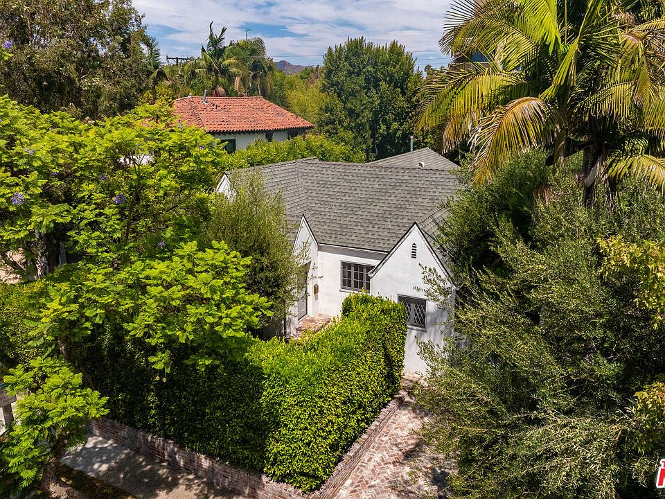 1st image of 366 Westbourne Dr