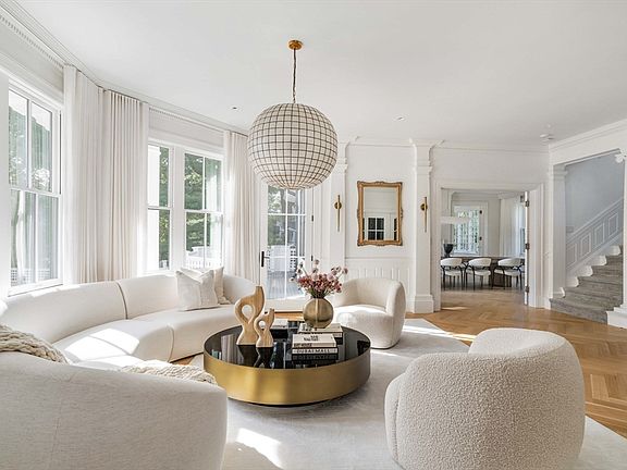 4th image of 15 Farlow Rd