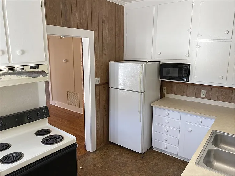 138 Oviedo St #A — Photo 8