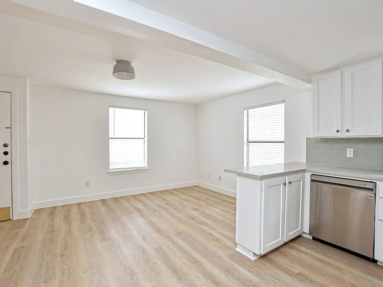 3105 Glen Ora St — Photo 4