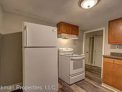 276 E Loudon Ave — Photo 7