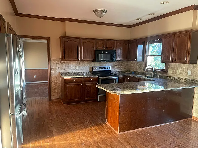 604 Emmett Creek Ln — Photo 17