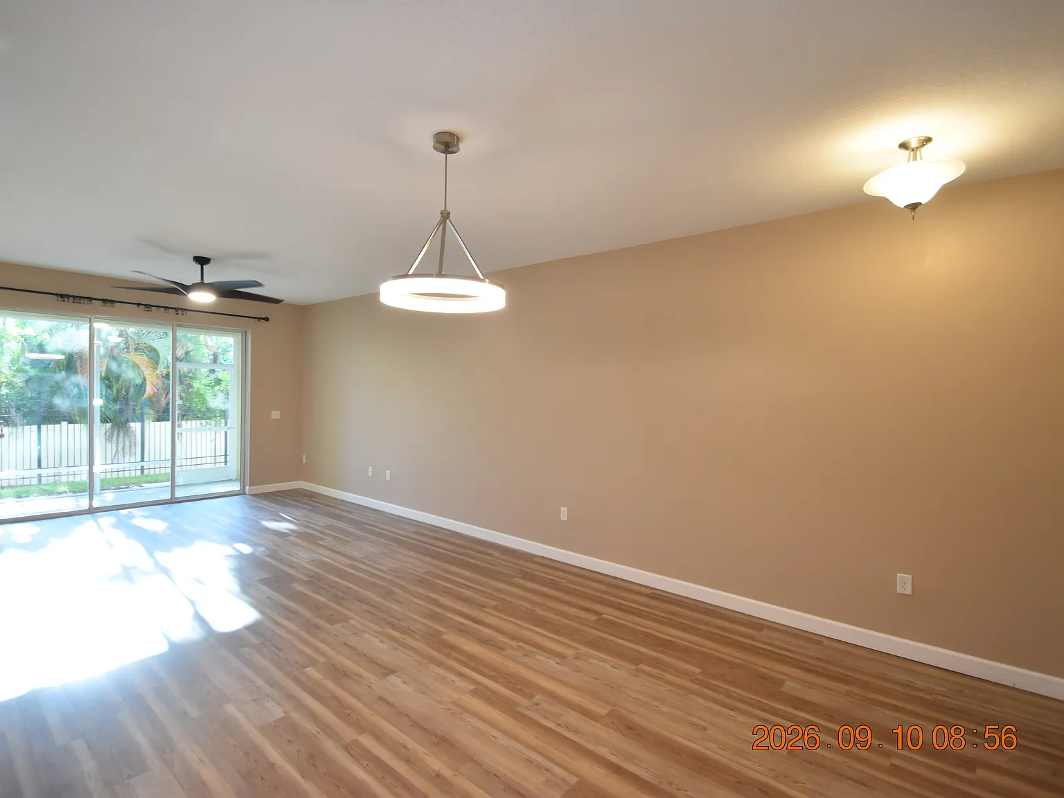 3 bed, 2.5 bath, 1976 sqft, $2,650 — Photo 2