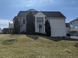 603 S Rosehall Ln, Round Lake, IL 60073