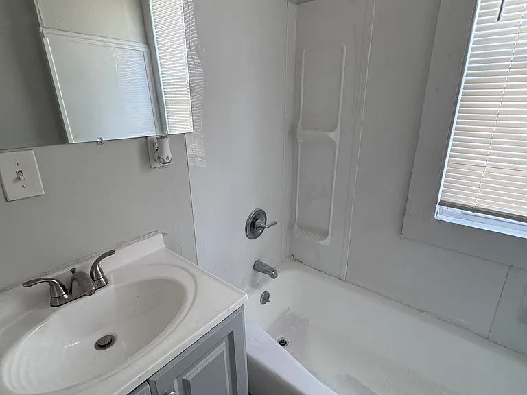 115 Smith St — Photo 12
