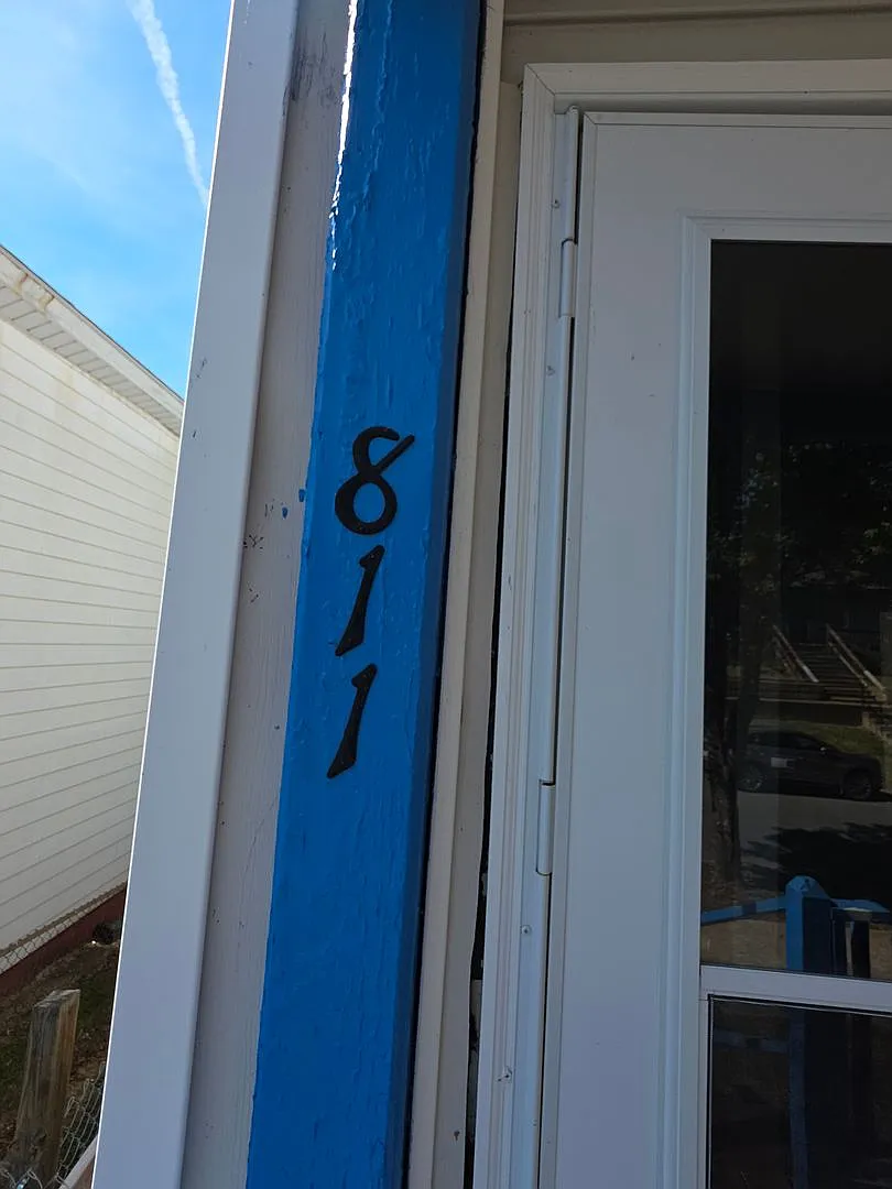 For Rent - 3 Bedroom, 1.5 Bath Duplex — Photo 2