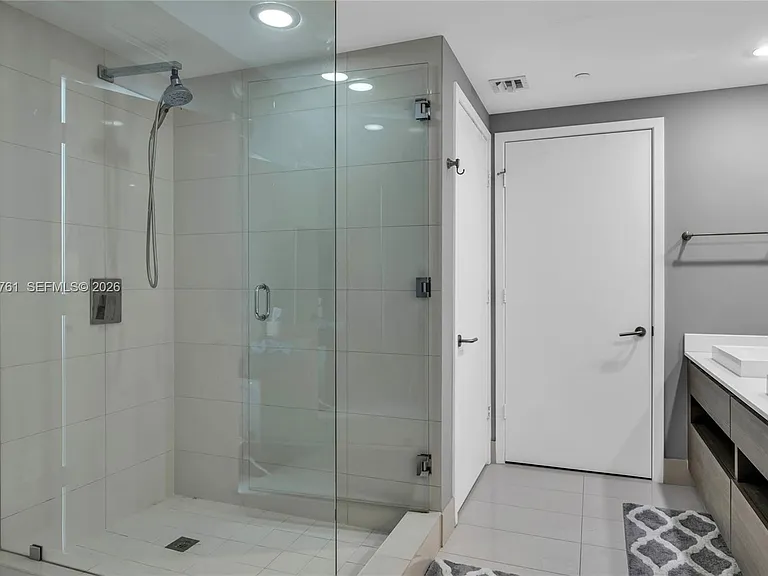 460 NE 28th St #1708 — Photo 37