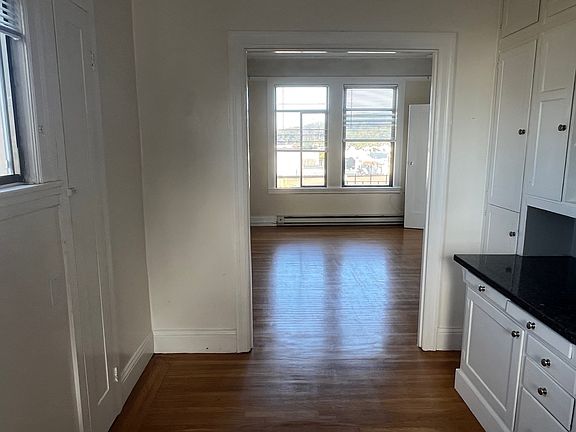 5th image of 295 19th Ave