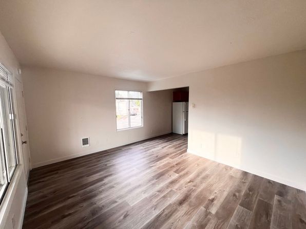 2946 SE Harrison St APT 12