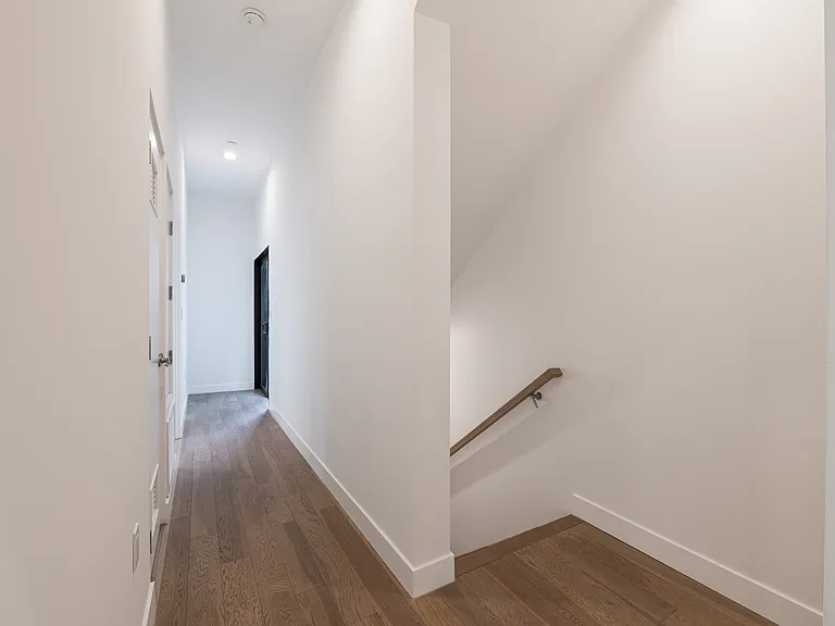 644 3/4 N Commonwealth Ave — Photo 16