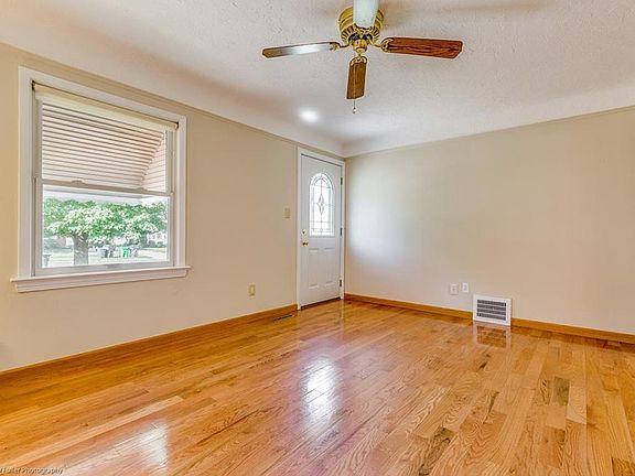 3rd image of 1727 E 291st St