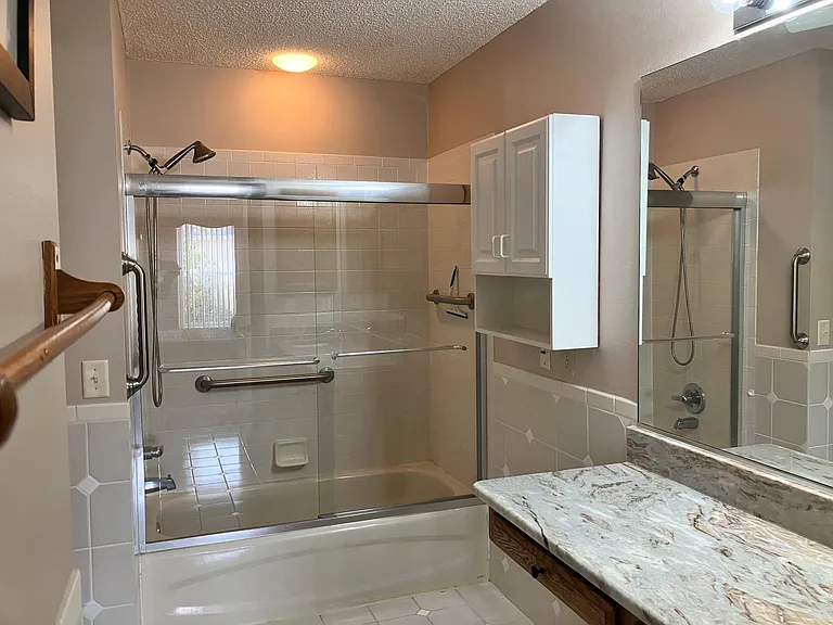 889 Lexington Ln — Photo 22