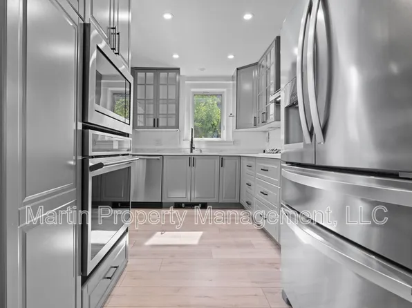 12 Lowell Pl, Waltham, MA 02453