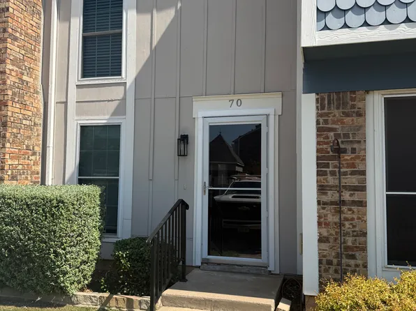 70 Winchester Dr, Euless, TX 76039