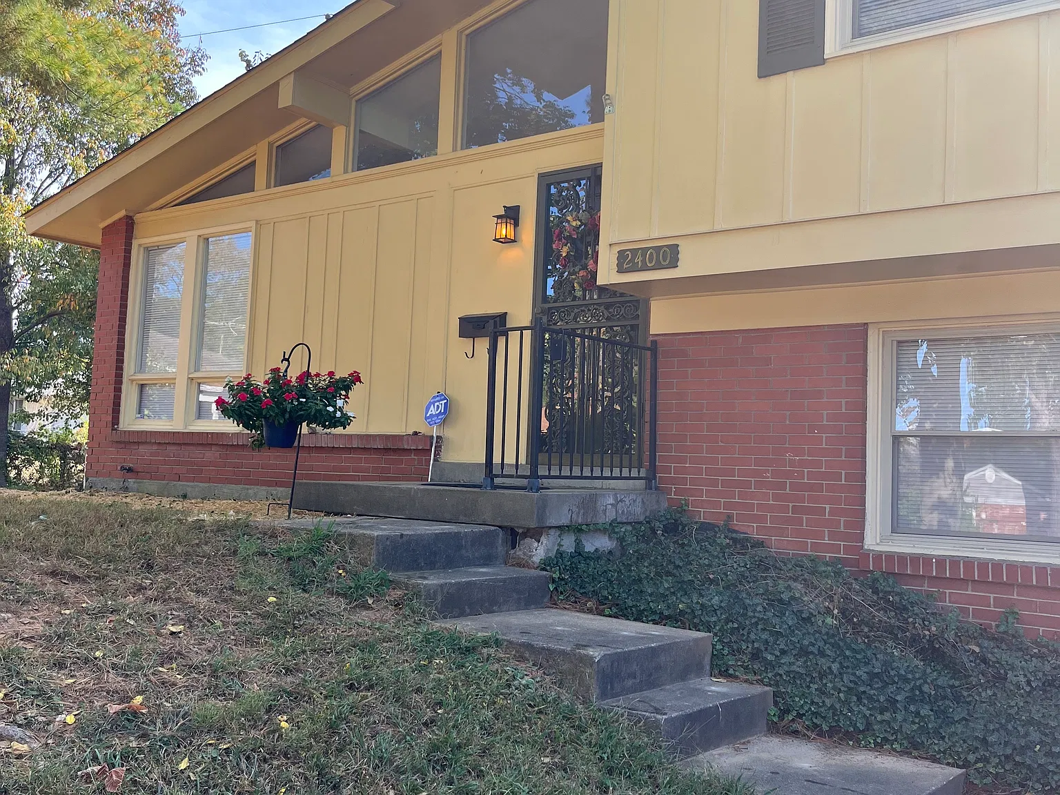 3 bed, 1.5 bath, 1400 sqft, $1,695 — Photo 2