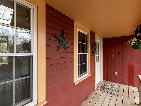 3rd image of 10 Quaker Meetinghouse Road
