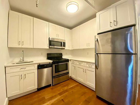 3rd image of 424 E 117th St #C