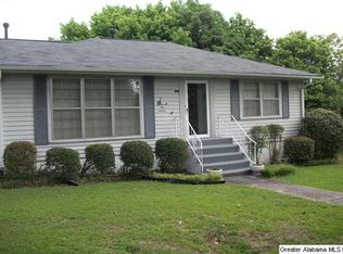 135 1st St NW, Graysville, AL 35073
