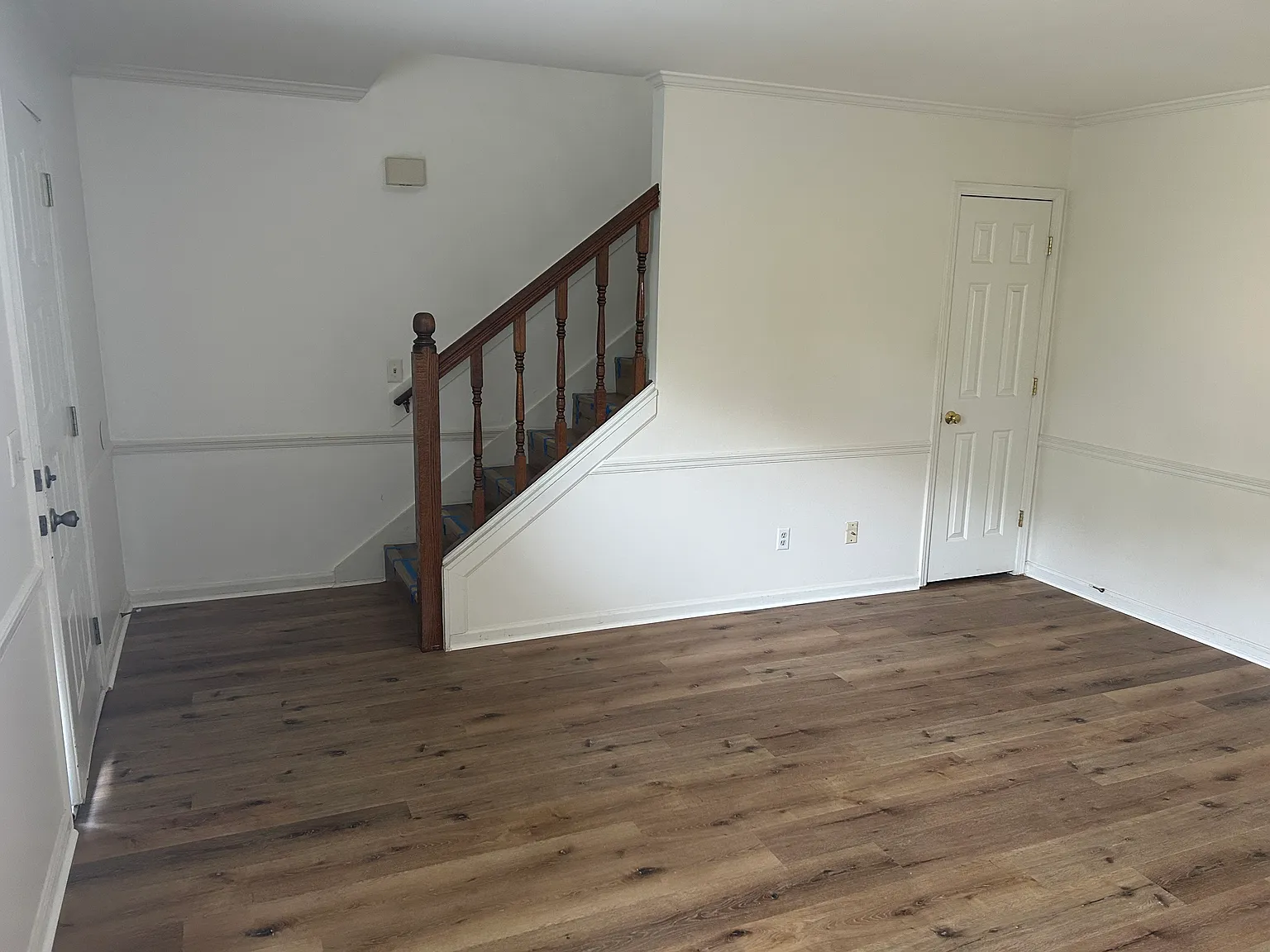 1089 Fairfax Drive — Photo 1