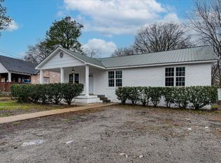 22 Hollywood Dr, Rossville, GA 30741