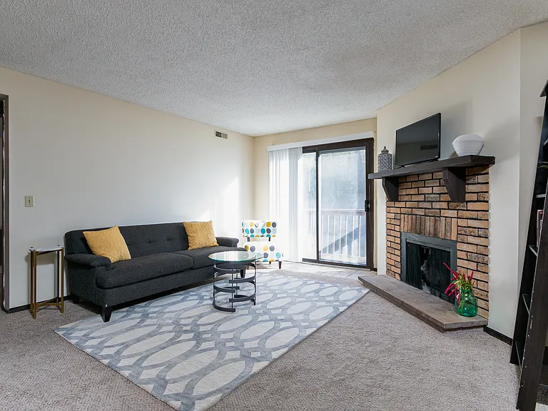 1524 McCain Ln — Photo 13