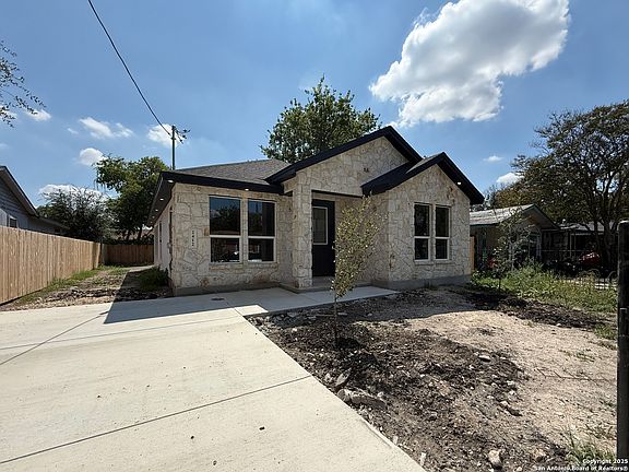 2nd image of 2412 Ceralvo St