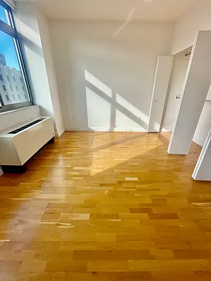 Rented by Cushman & Wakefield (Management) | media 256