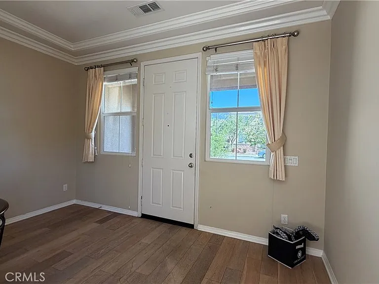 9549 Seasons Dr — Photo 2