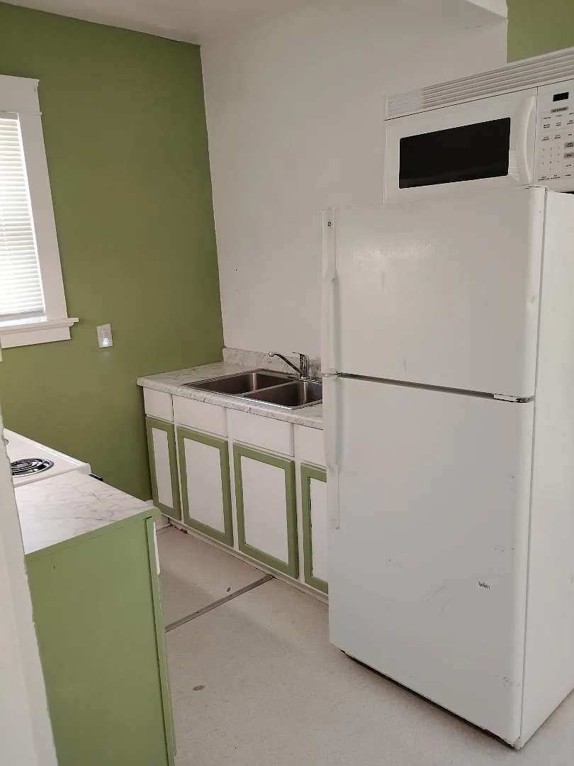 Unit Photo - 619 SW 5th St #4