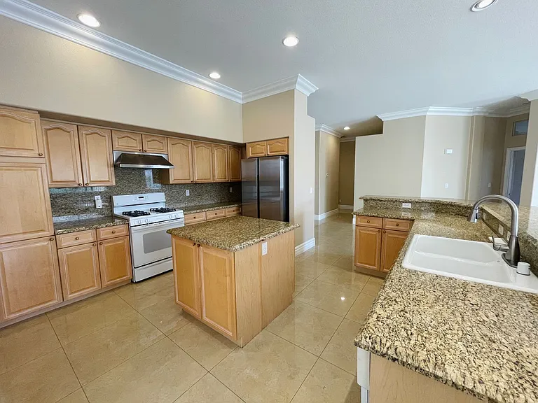 231 Cliff Valley Dr — Photo 18