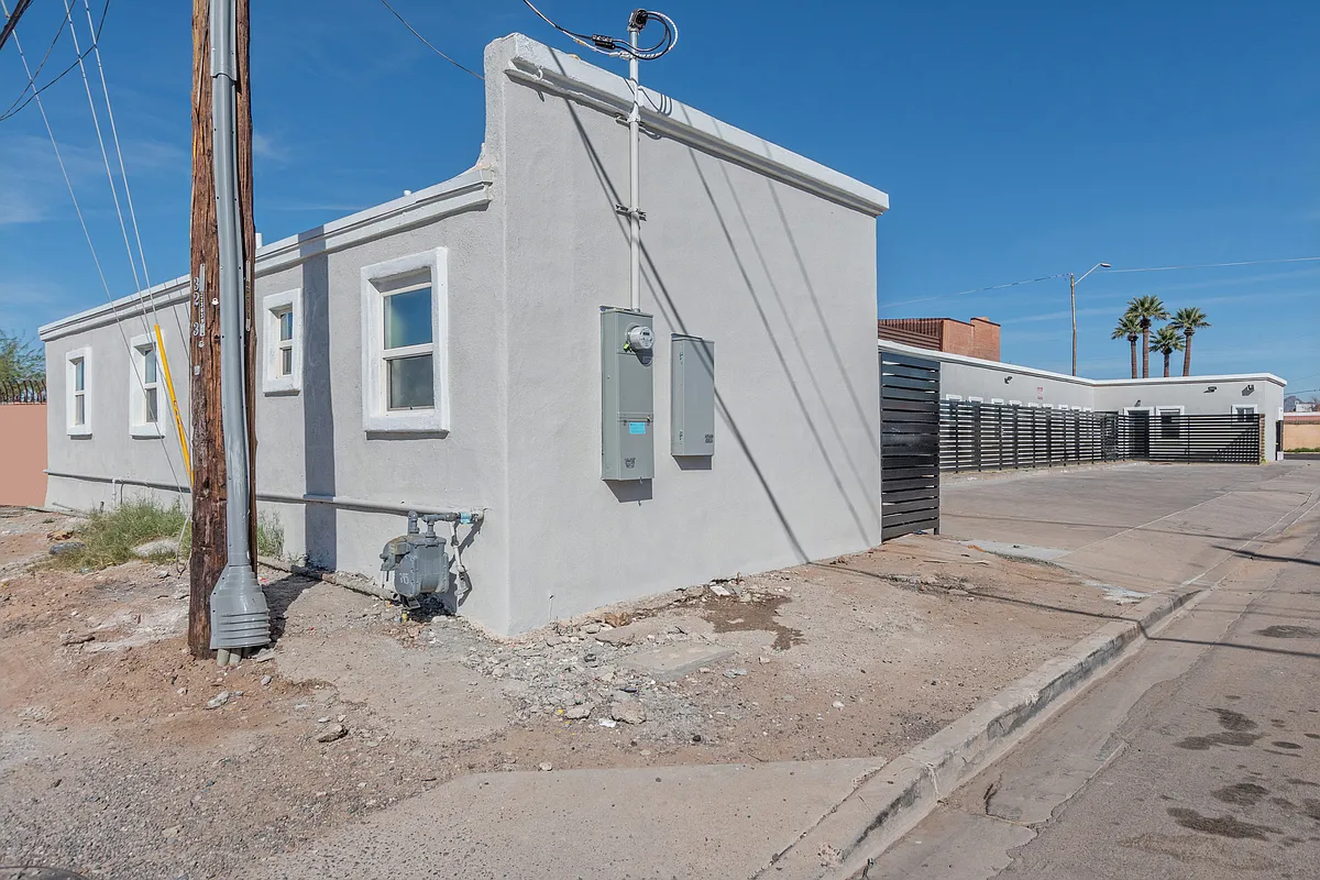 Building Photo - Studios on Van Buren