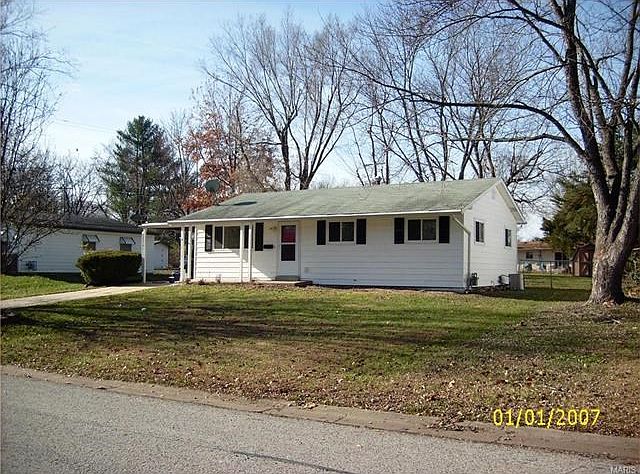 Front view of the house.