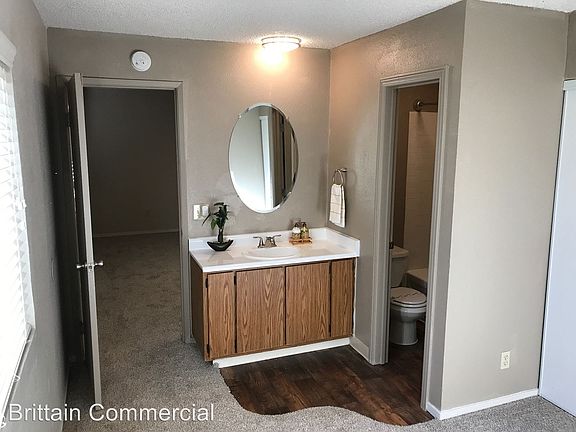 2nd image of 1616 E St APT 09