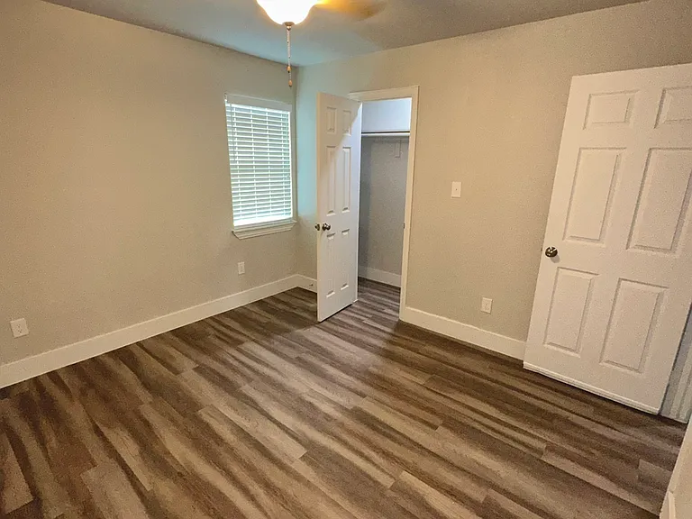 3922 Clay Ave — Photo 8