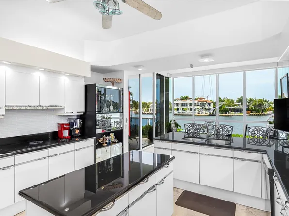 3801 NE 207th St #Th4, Miami, FL 33180