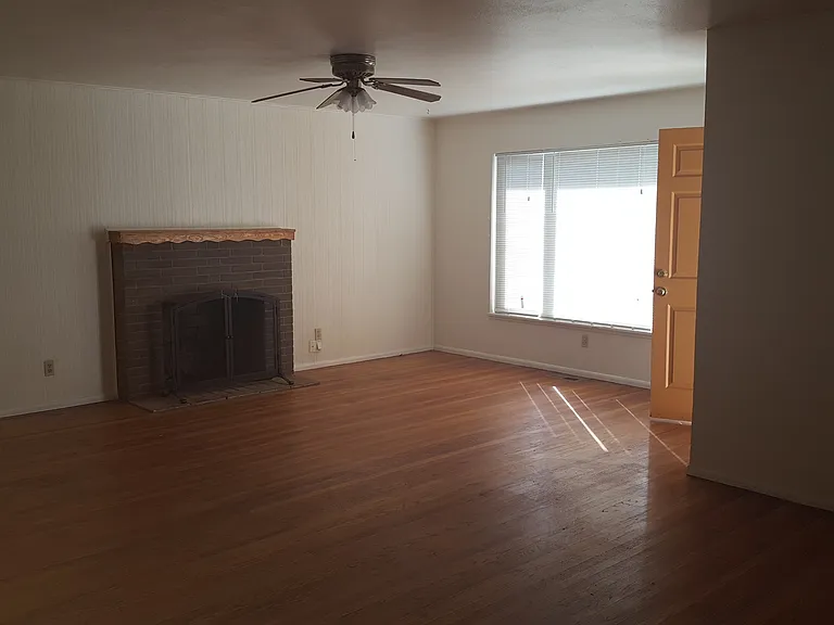 482 East Ave — Photo 3