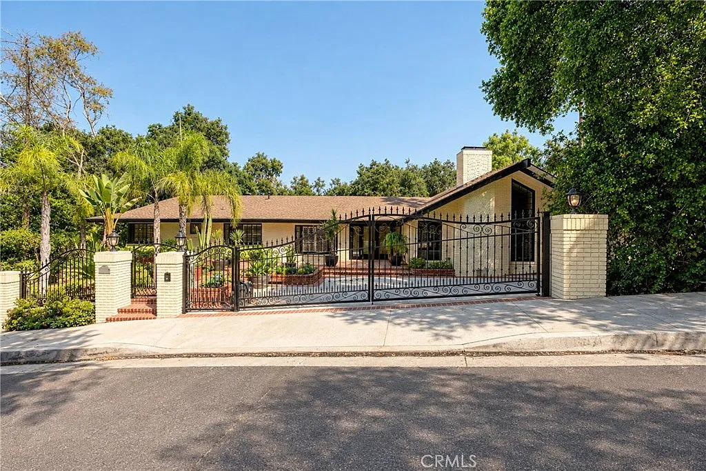 5 bed, 4205 sqft, $14,000 — Photo 1