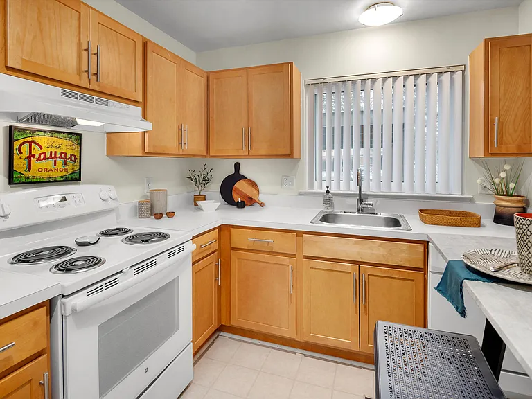 Fairmont Park Apartments — Photo 20